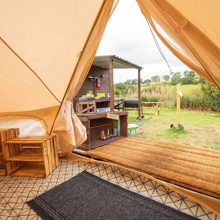 Roaches Retreat Family Glampsite, Rocky Reach Bell Tent With Outdoor Adventures And Campfire Nights Upper Hulme エクステリア 写真