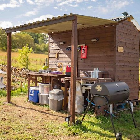 Roaches Retreat Family Glampsite, Rocky Reach Bell Tent With Outdoor Adventures And Campfire Nights Upper Hulme エクステリア 写真