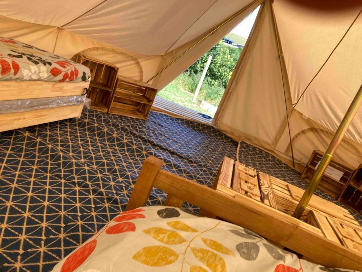 Roaches Retreat Family Glampsite, Rocky Reach Bell Tent With Outdoor Adventures And Campfire Nights Upper Hulme エクステリア 写真