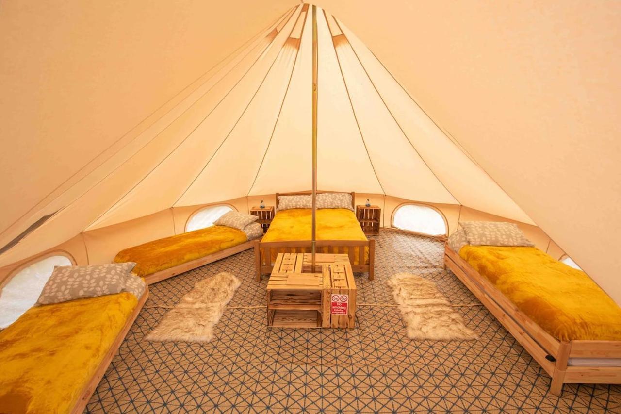 Roaches Retreat Family Glampsite, Rocky Reach Bell Tent With Outdoor Adventures And Campfire Nights Upper Hulme エクステリア 写真