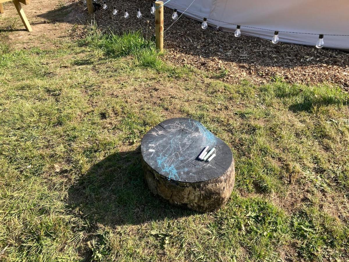 Roaches Retreat Family Glampsite, Rocky Reach Bell Tent With Outdoor Adventures And Campfire Nights Upper Hulme エクステリア 写真