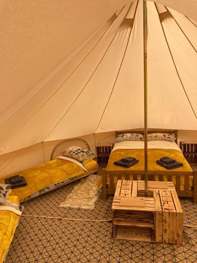 Roaches Retreat Family Glampsite, Rocky Reach Bell Tent With Outdoor Adventures And Campfire Nights Upper Hulme エクステリア 写真