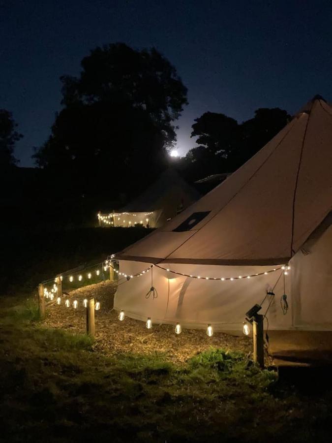 Roaches Retreat Family Glampsite, Rocky Reach Bell Tent With Outdoor Adventures And Campfire Nights Upper Hulme エクステリア 写真
