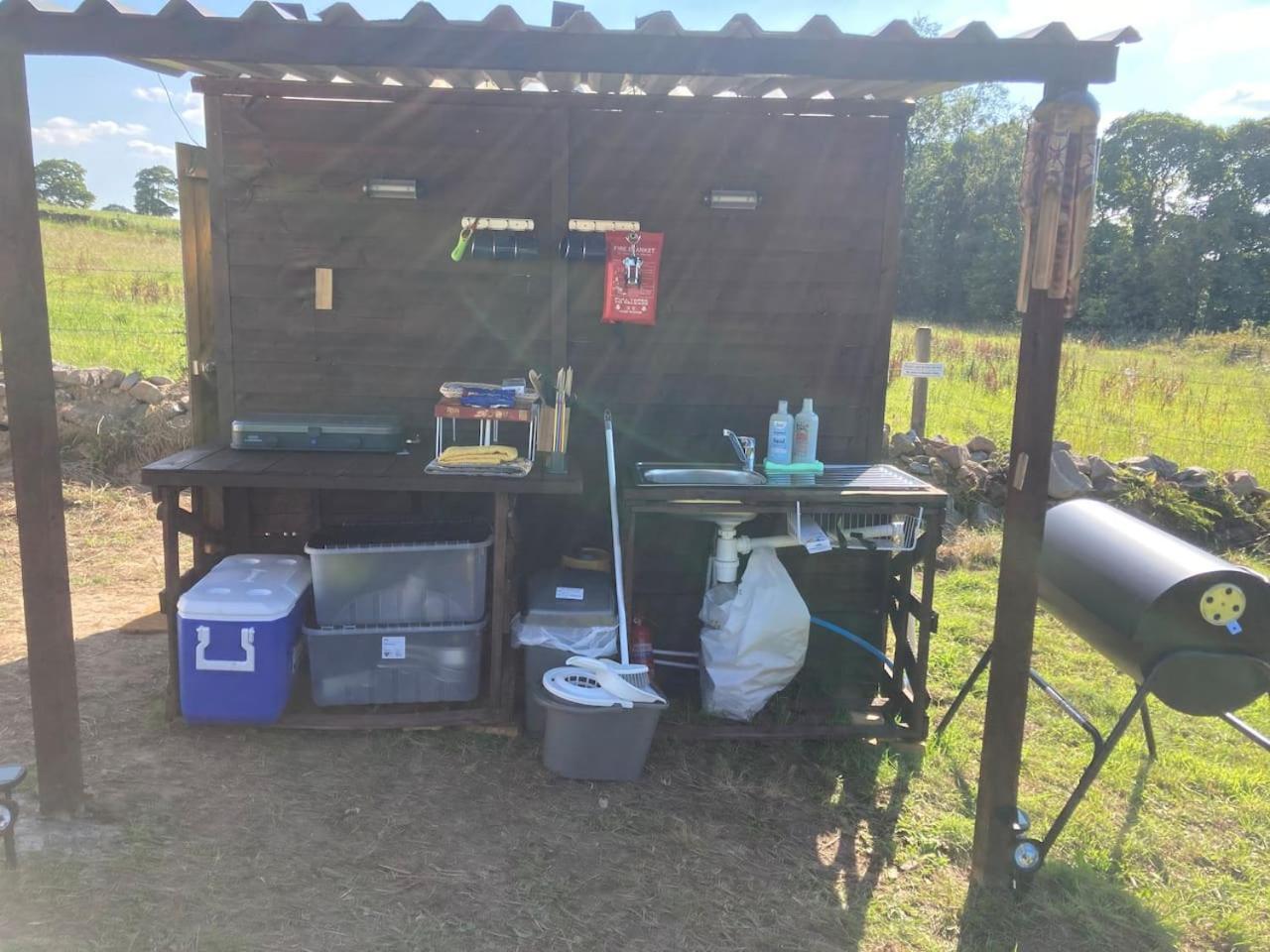 Roaches Retreat Family Glampsite, Rocky Reach Bell Tent With Outdoor Adventures And Campfire Nights Upper Hulme エクステリア 写真