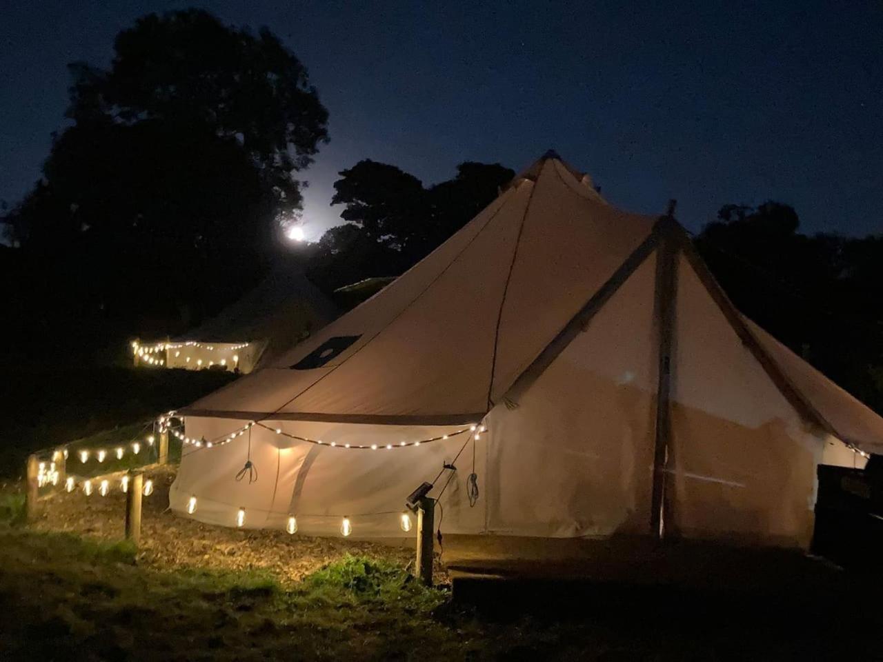 Roaches Retreat Family Glampsite, Rocky Reach Bell Tent With Outdoor Adventures And Campfire Nights Upper Hulme エクステリア 写真