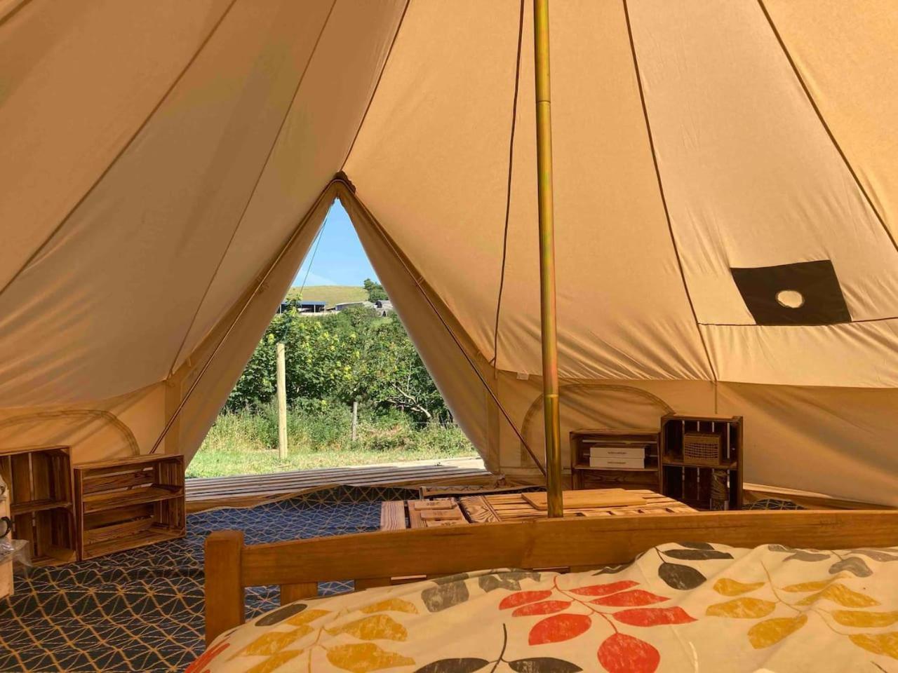 Roaches Retreat Family Glampsite, Rocky Reach Bell Tent With Outdoor Adventures And Campfire Nights Upper Hulme エクステリア 写真
