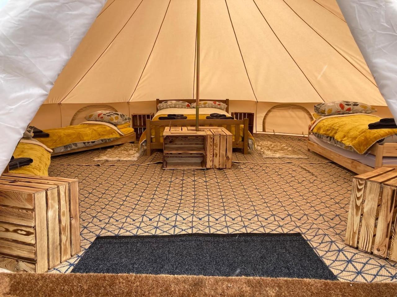 Roaches Retreat Family Glampsite, Rocky Reach Bell Tent With Outdoor Adventures And Campfire Nights Upper Hulme エクステリア 写真