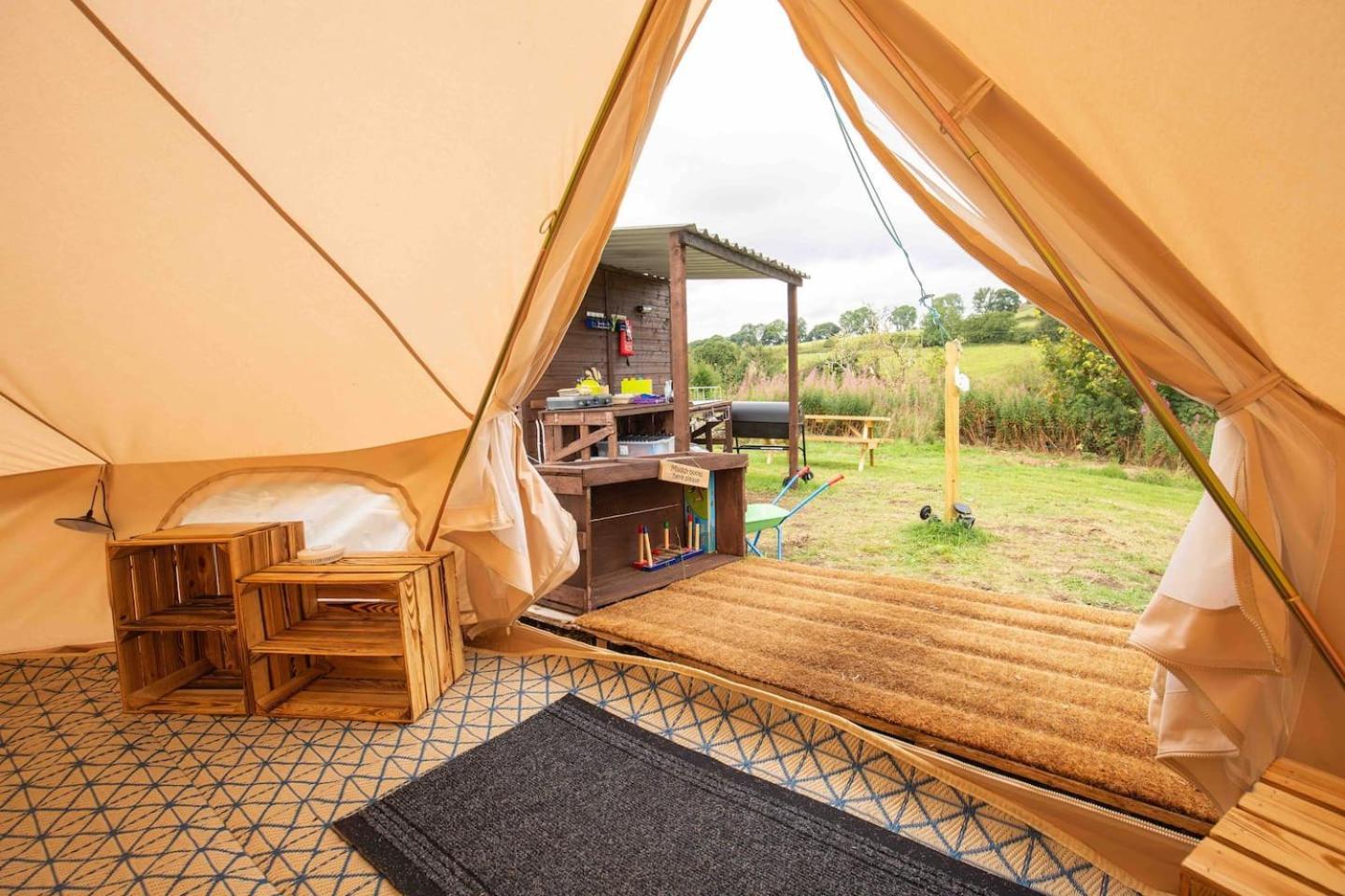 Roaches Retreat Family Glampsite, Rocky Reach Bell Tent With Outdoor Adventures And Campfire Nights Upper Hulme エクステリア 写真