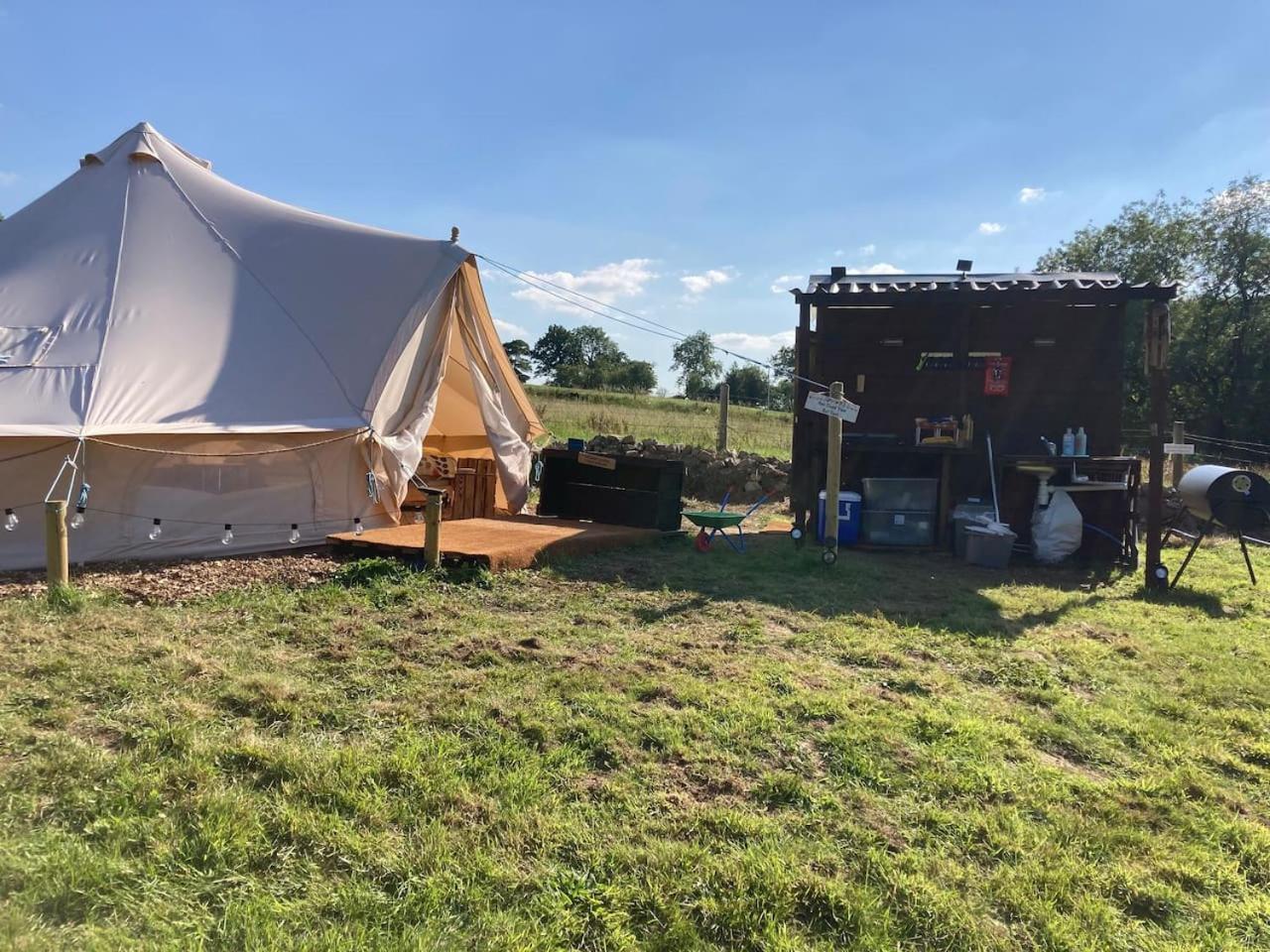 Roaches Retreat Family Glampsite, Rocky Reach Bell Tent With Outdoor Adventures And Campfire Nights Upper Hulme エクステリア 写真